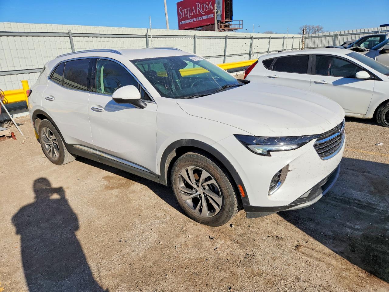 2021 Buick Envision VIN LRBFZNR42MD132578 photo 4