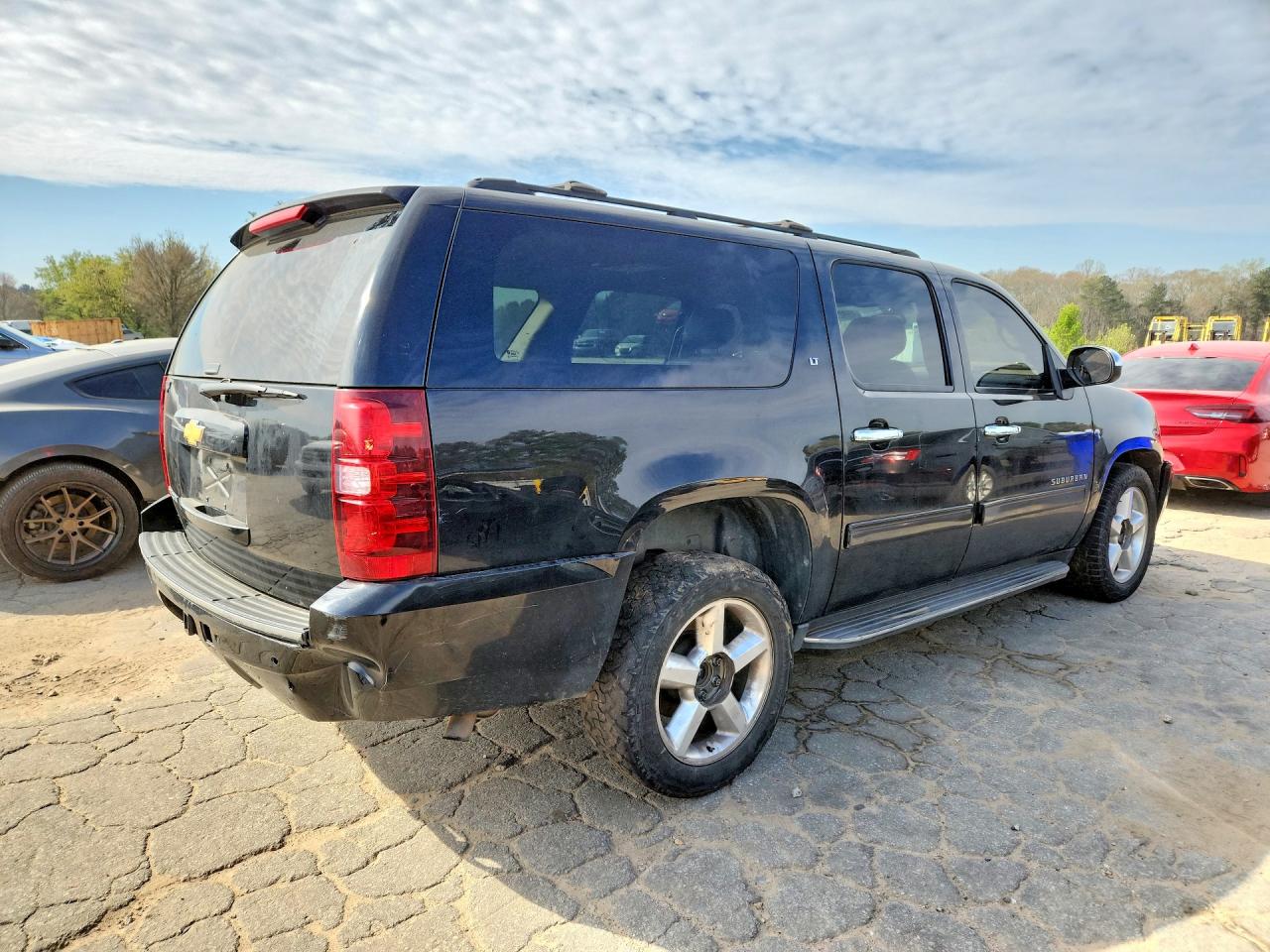 2013 Chevrolet Suburban VIN 1GNSCJE08DR120586 photo 3
