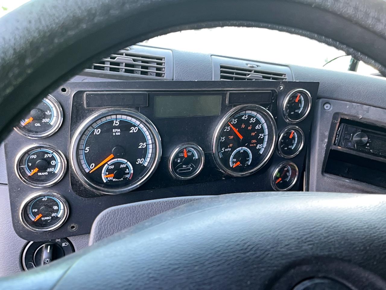2015 FREIGHTLINER Cascadia VIN 3AKJGLD56FSFX3953 photo 11