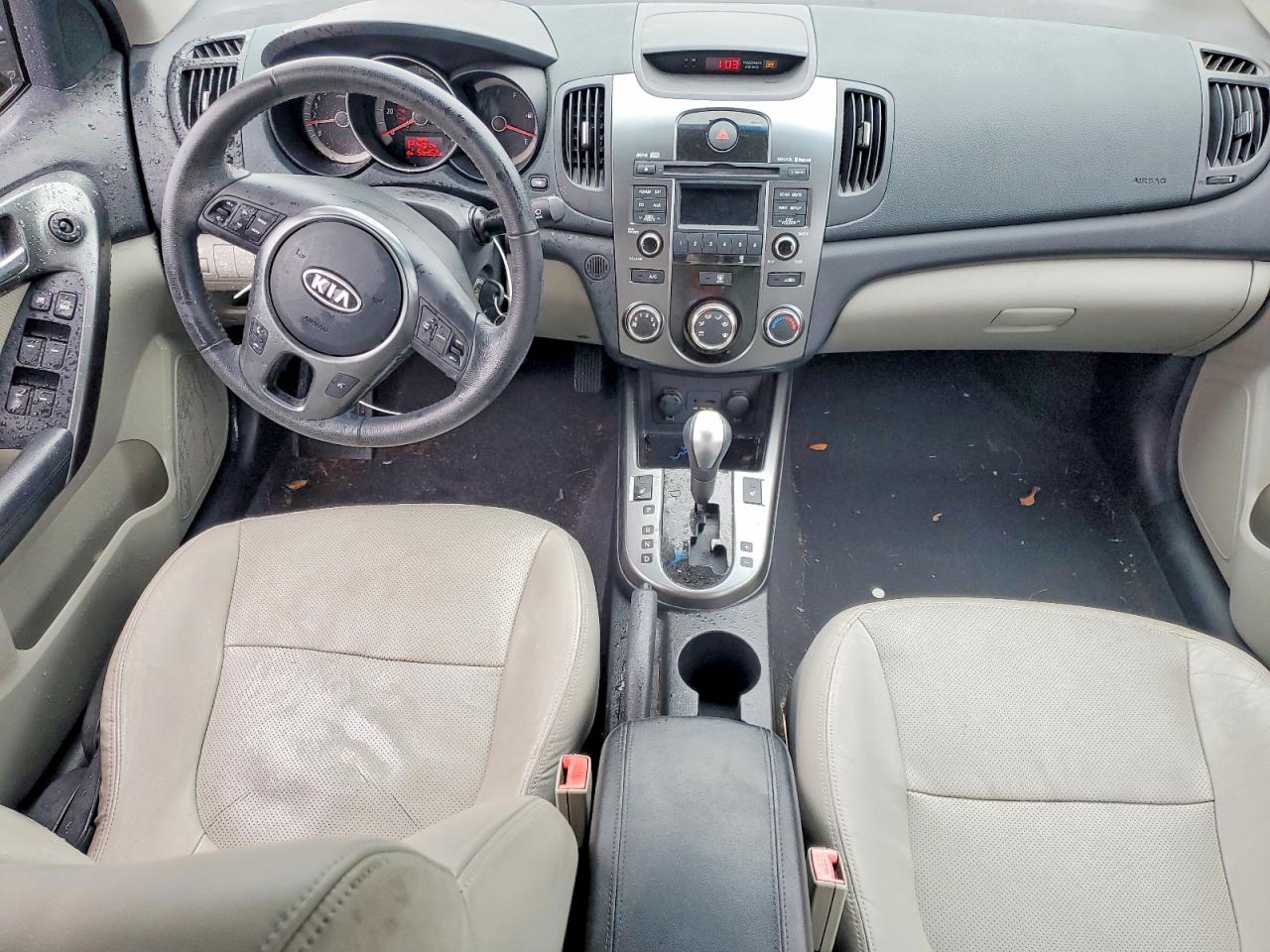 2010 Kia Forte VIN KNAFU4A25A5110520 photo 8