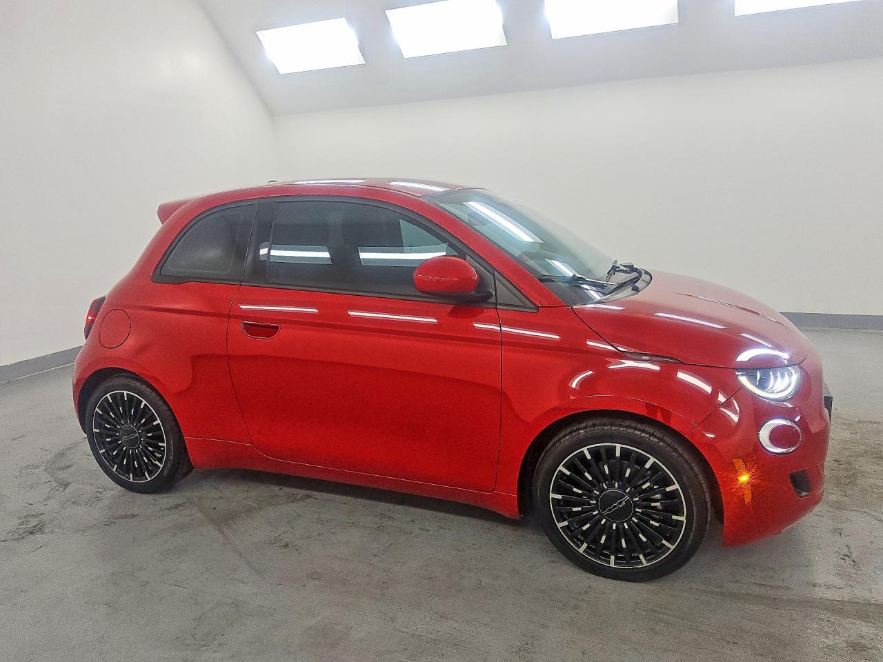 2024 Fiat 500 VIN ZFAFFAA48RX214326 photo 4