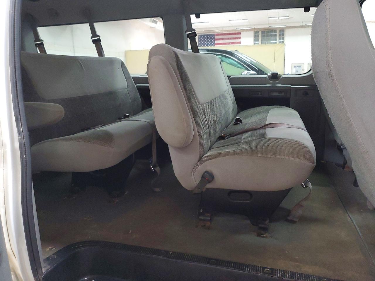 2008 Ford Econoline VIN 1FDNE31L98DA30180 photo 11