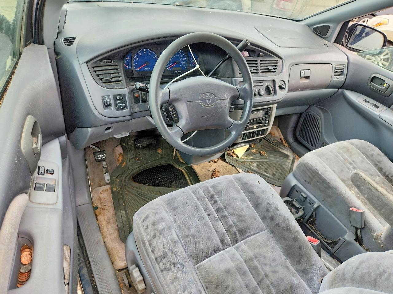 2001 Toyota Sienna VIN 4T3ZF13C61U377687 photo 8