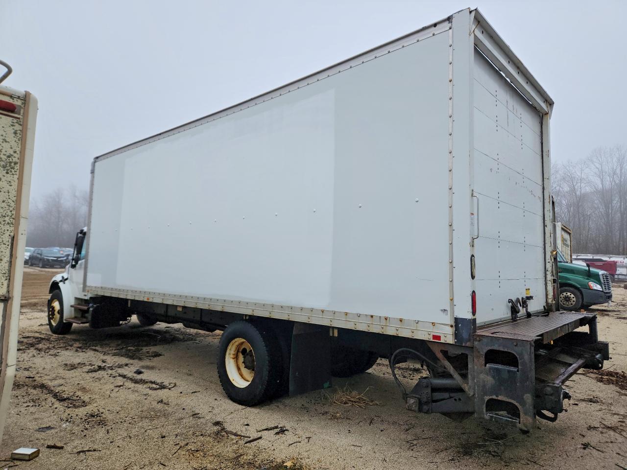 2011 FREIGHTLINER All other VIN 1FVACWDT6BDBA6700 photo 2