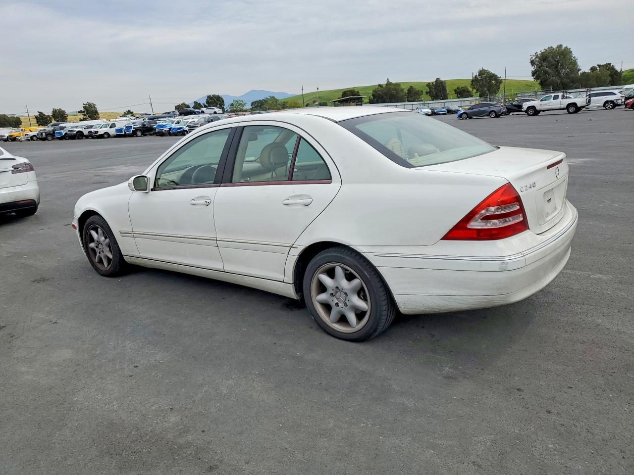 2004 Mercedes-Benz C class VIN WDBRF61J34E017981 photo 2
