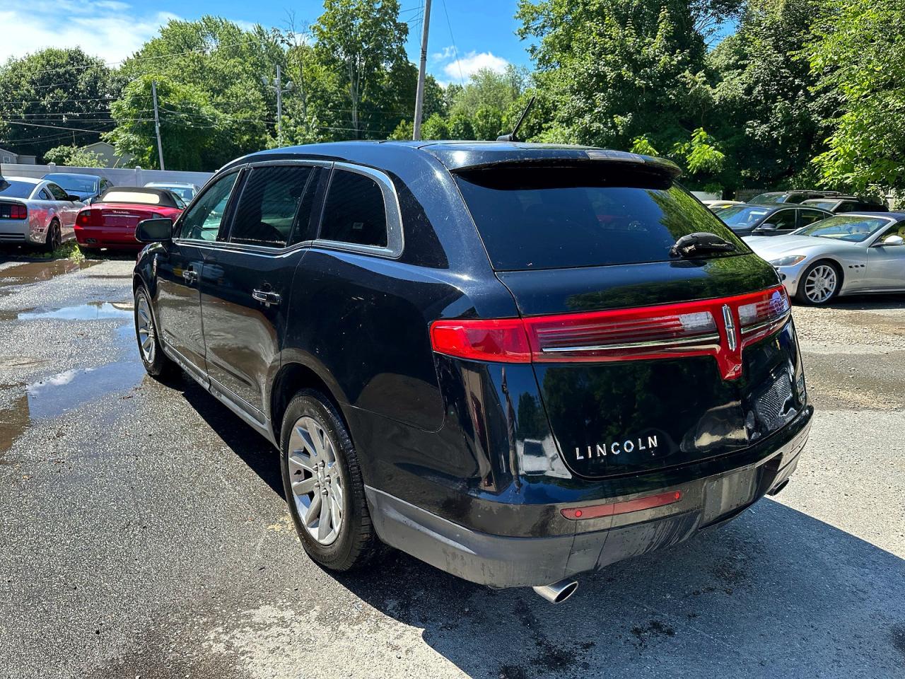 2017 Lincoln Mkt VIN 2LMHJ5NK3HBL01668 photo 3