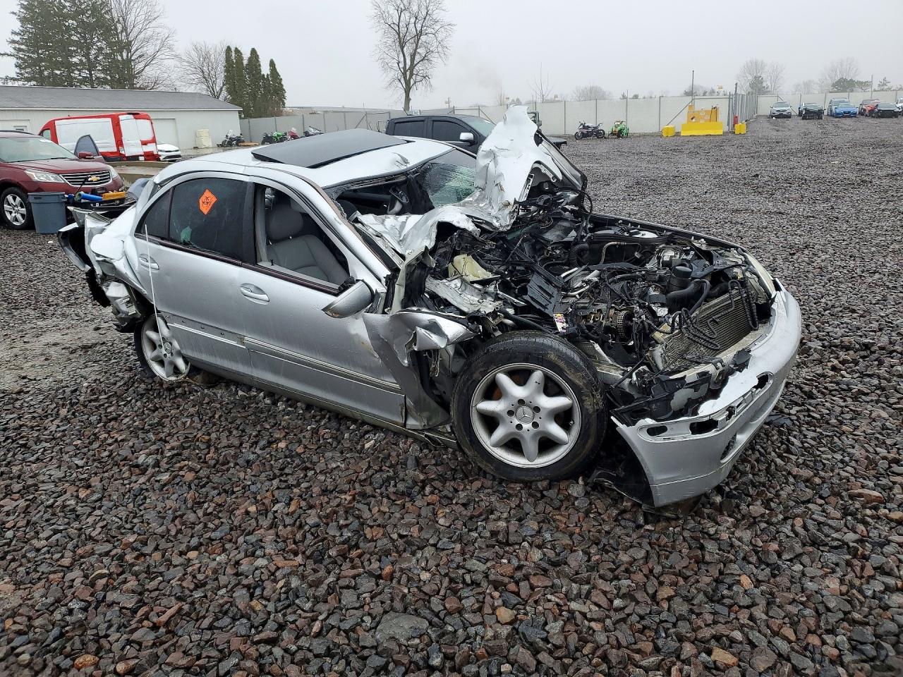 2004 Mercedes-Benz C class VIN WDBRF81J34F521338 photo 4
