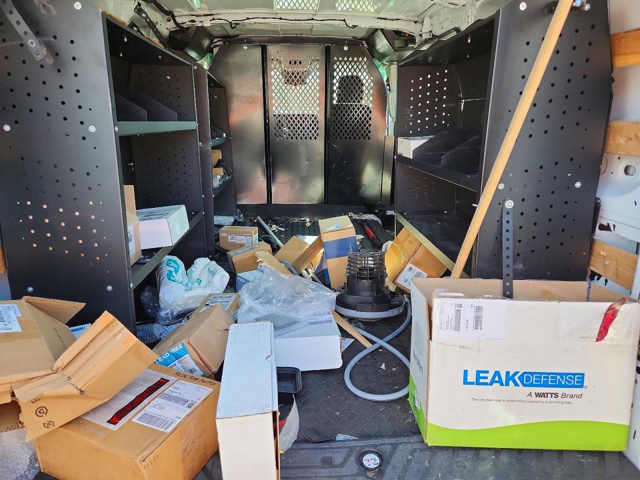 2022 Ford Transit VIN 1FTBR1Y86NKA38620 photo 10