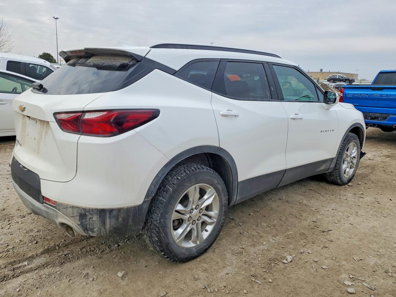 2022 Chevrolet Blazer VIN 3GNKBHR44NS219137 photo 3