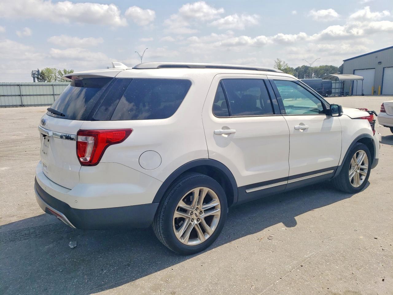 2017 Ford Explorer VIN 1FM5K7D89HGB27272 photo 3