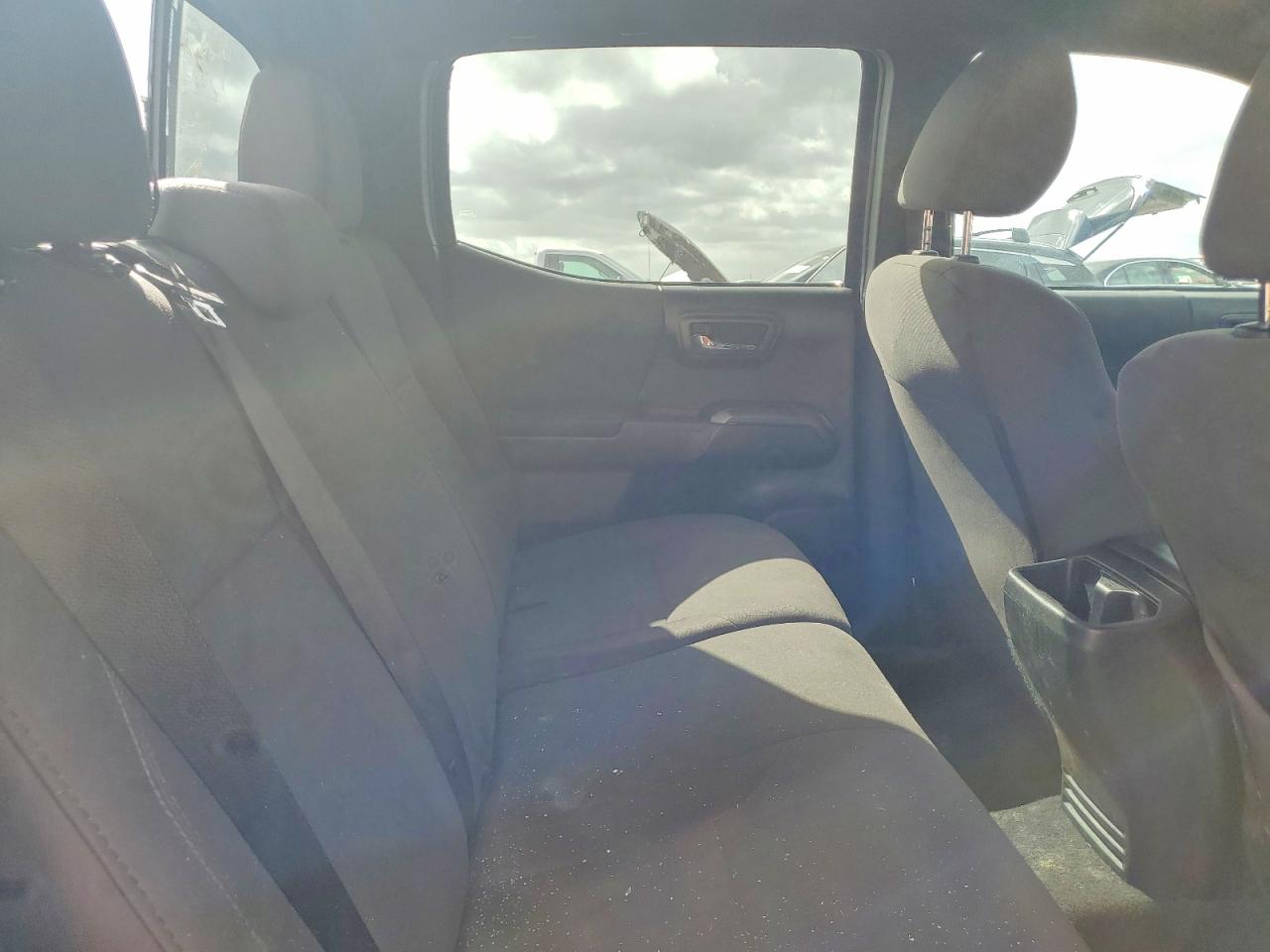 2018 Toyota Tacoma VIN 3TMCZ5AN9JM161150 photo 10