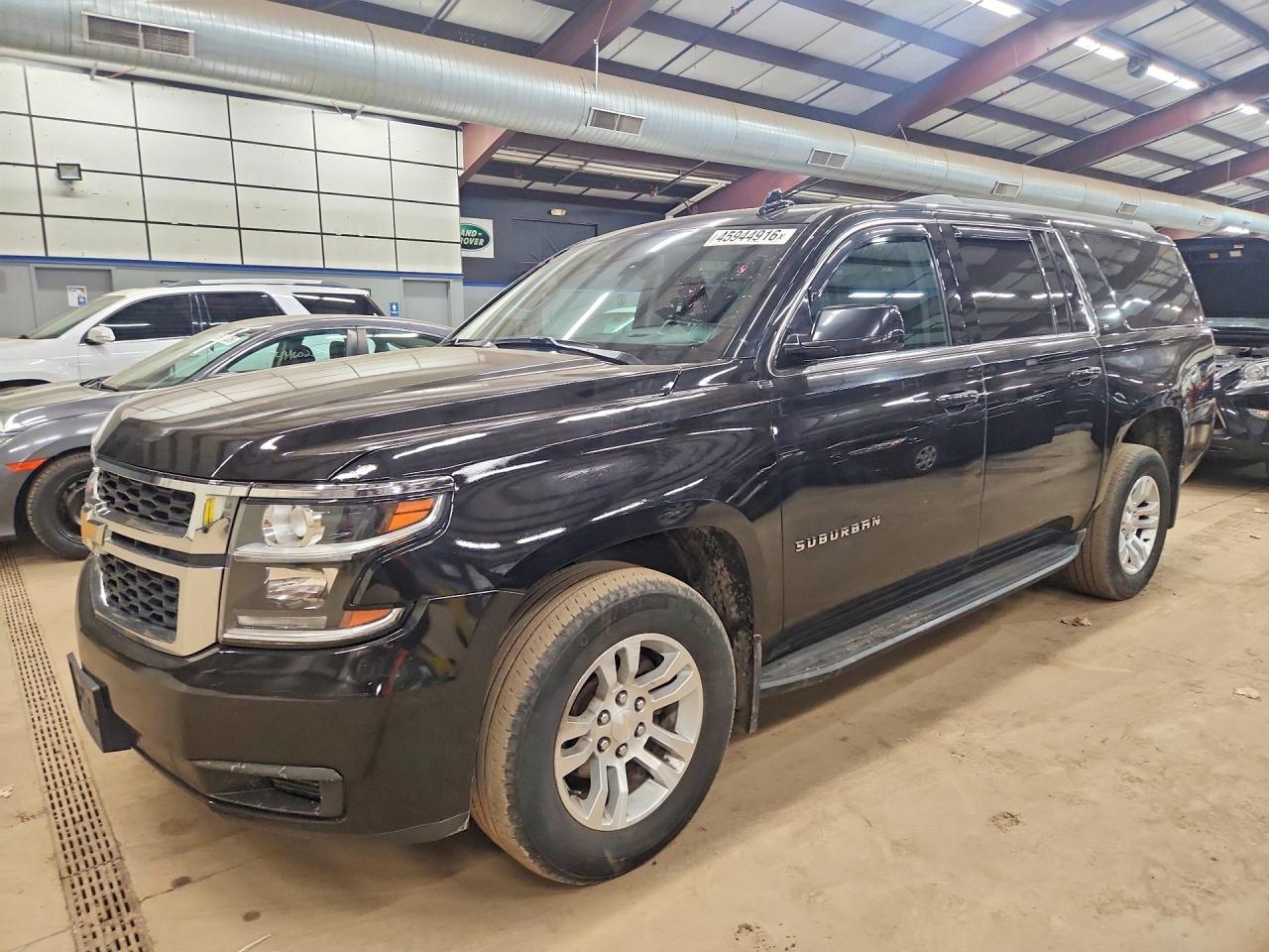 2020 Chevrolet Suburban VIN 1GNSKHKC8LR175631 photo 1
