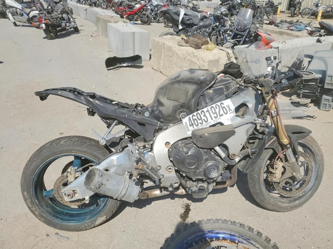 2011 Honda Cbr cycle VIN JH2SC59J8BK300084 photo 1