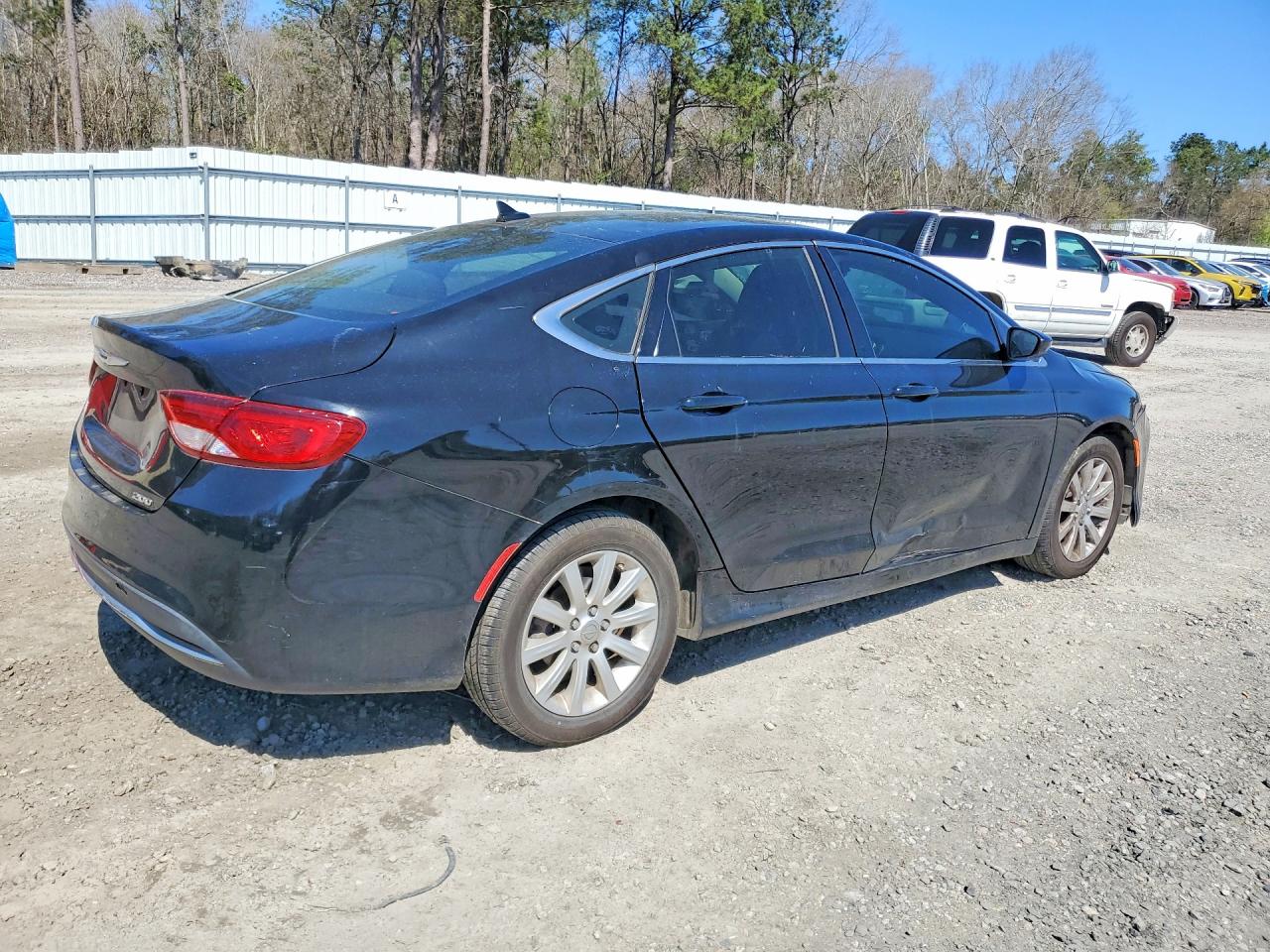 2015 Chrysler 200 VIN 1C3CCCAB2FN673362 photo 3