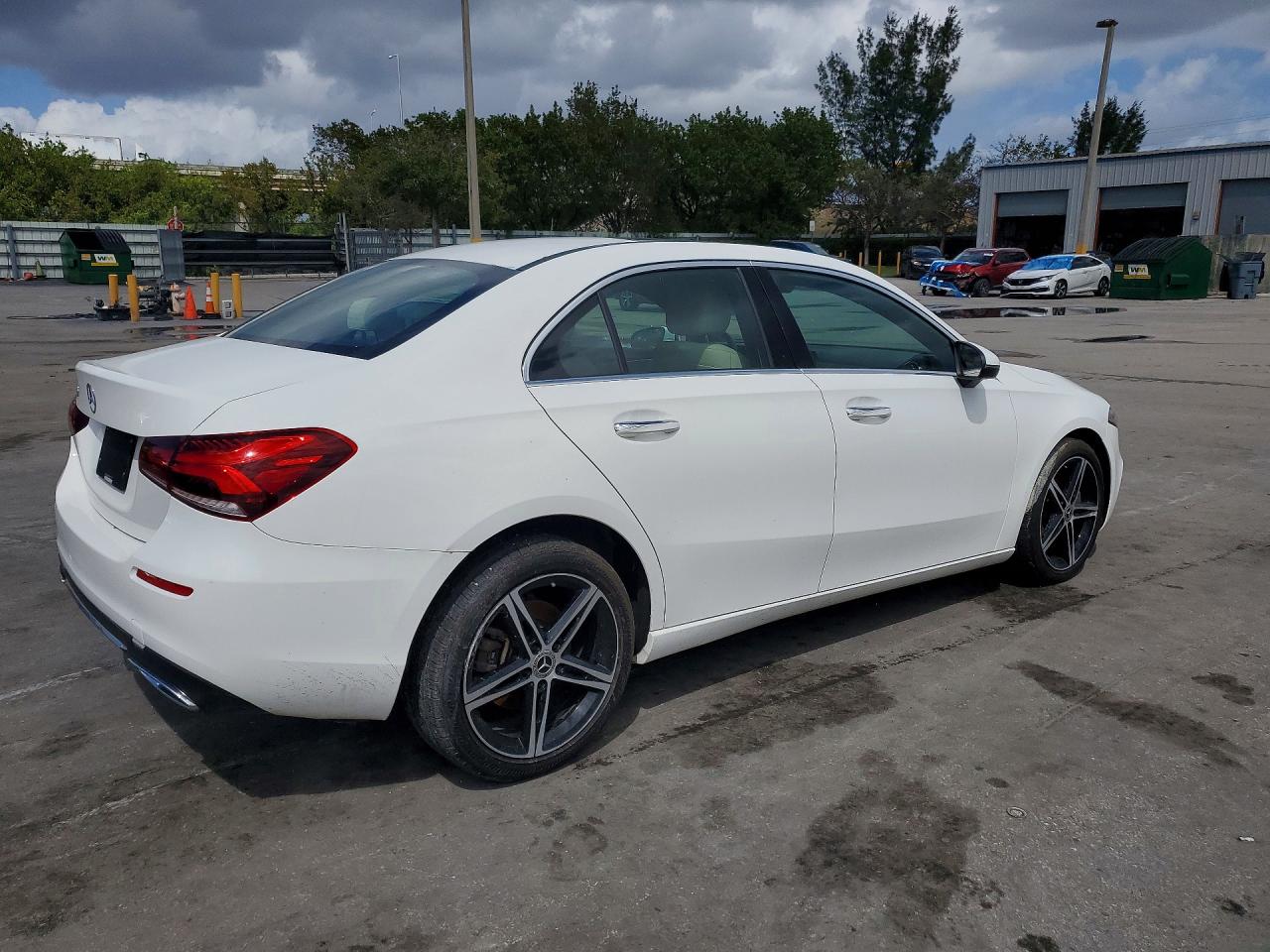 2019 MERCEDES-BENZ A-class VIN WDD3G4EB4KW035964 photo 3