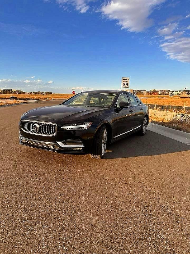 2017 Volvo S90 VIN YV1A22ML4H1007385 photo 2