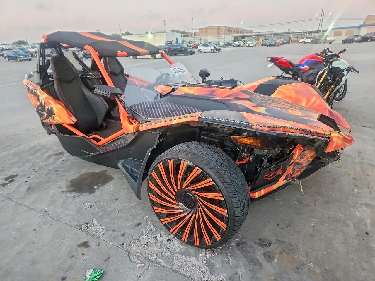 2017 Polaris Slingshot VIN 57XAARFA2H8121235 photo 1