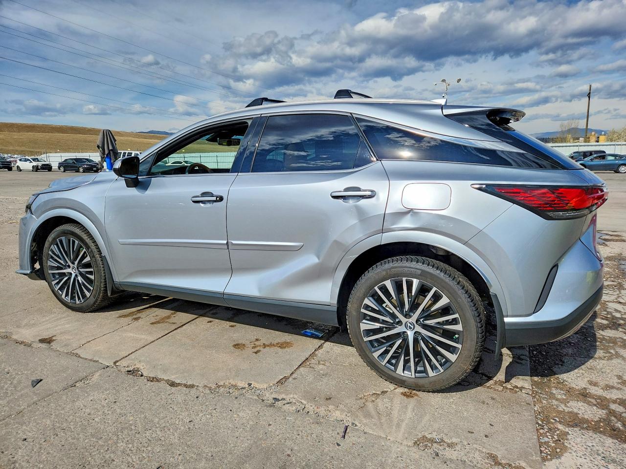 2023 Lexus Rx 350h VIN 2T2BBMCA4PC018995 photo 2