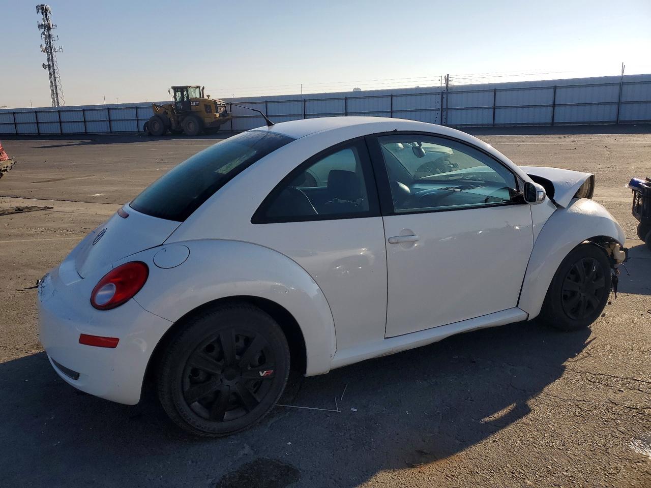 2010 Volkswagen Beetle VIN 3VWPG3AG1AM000611 photo 3