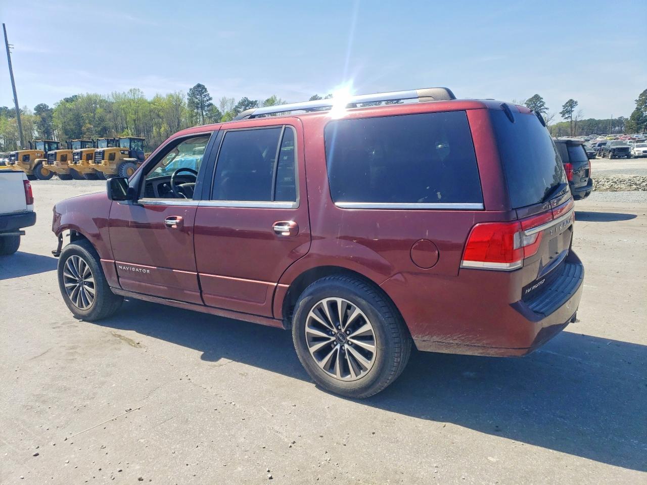 2015 Lincoln Navigator VIN 5LMJJ2HT0FEJ09588 photo 2