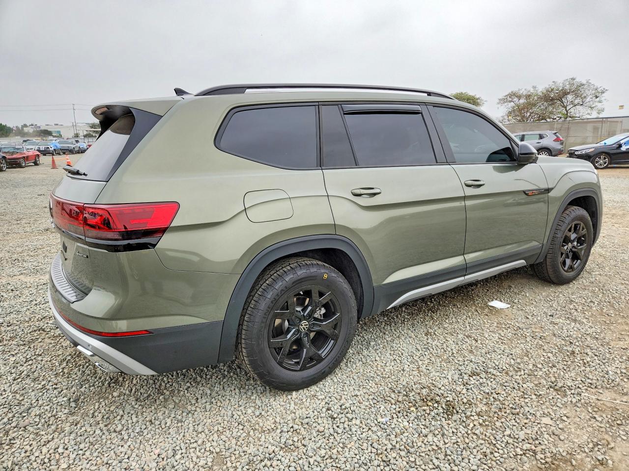 2025 Volkswagen Atlas VIN 1V2CR2CA8SC520367 photo 3