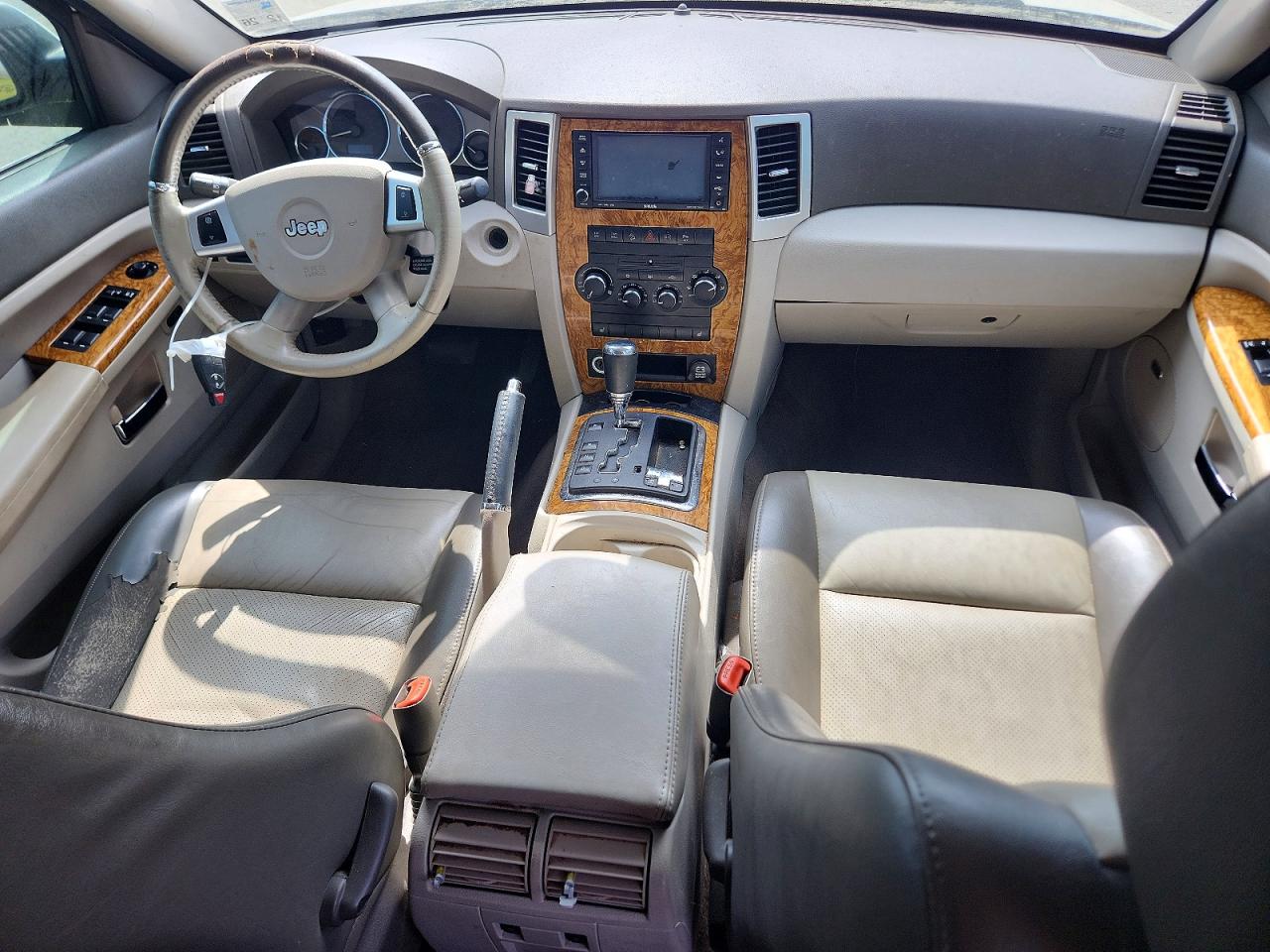 2008 Jeep Cherokee VIN 1J8HR582X8C240221 photo 8