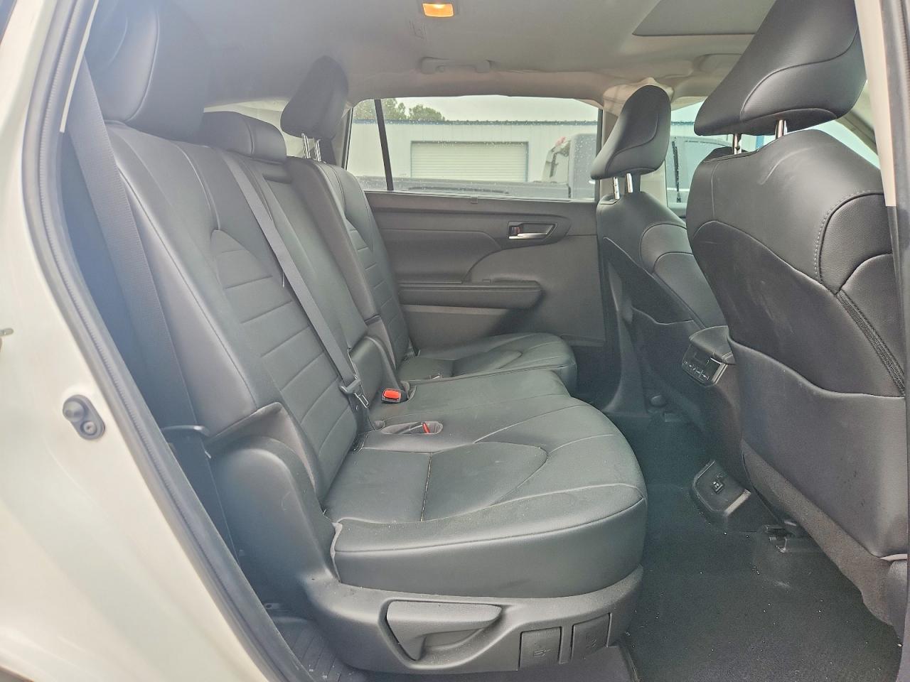 2020 Toyota Highlander VIN 5TDGZRBH7LS508964 photo 11