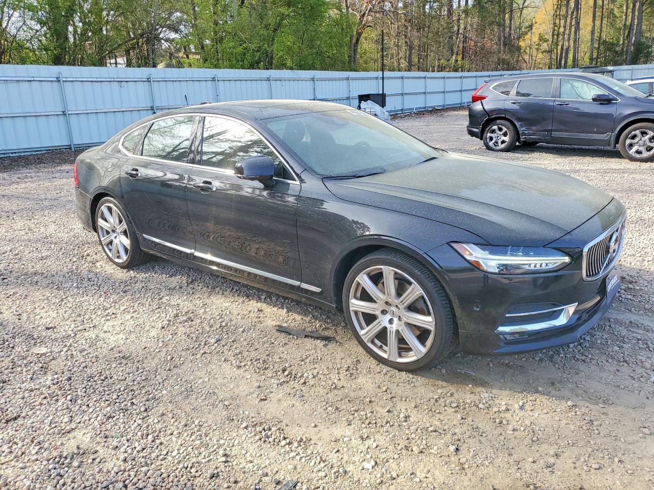 2017 Volvo S90 VIN YV1A22ML5H1004883 photo 4