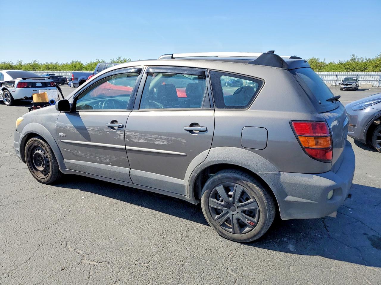 2005 Pontiac Vibe VIN 5Y2SL66865Z436516 photo 2