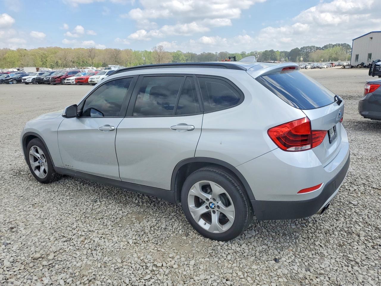 2013 BMW X1 VIN WBAVM1C58DVW45413 photo 2