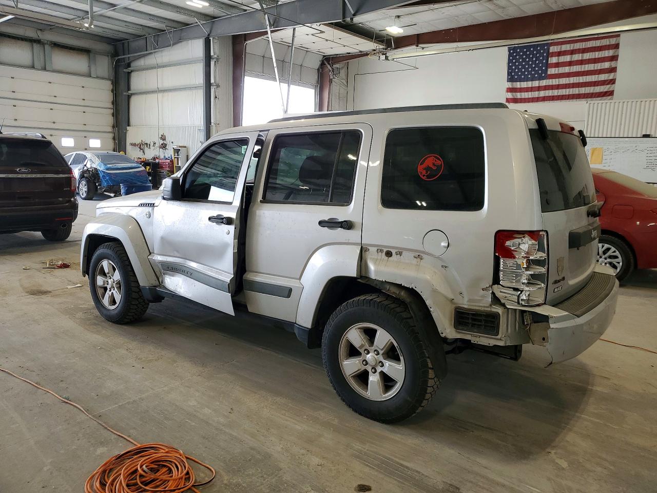 2010 Jeep Liberty VIN 1J4PN2GK8AW131639 photo 2