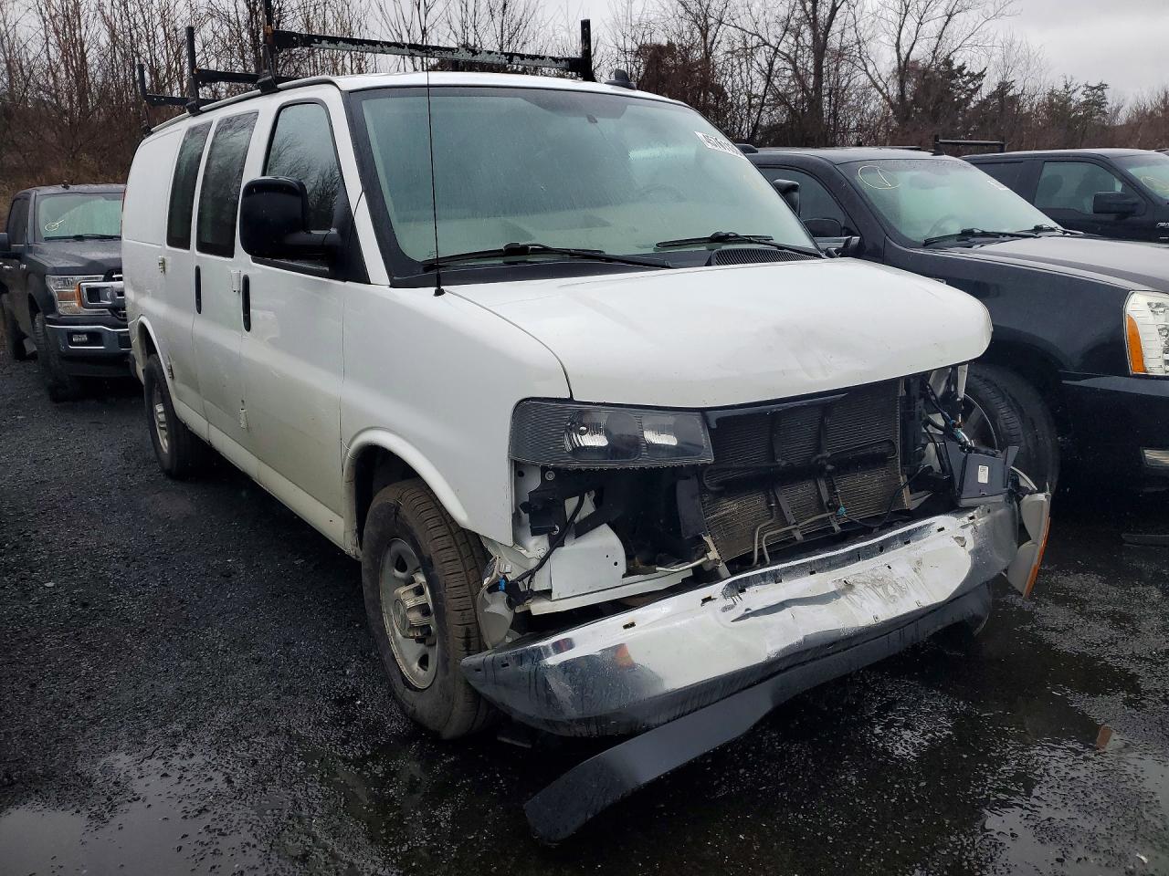 2018 CHEV Express VIN 1GCWGAFB7J1345722 photo 4