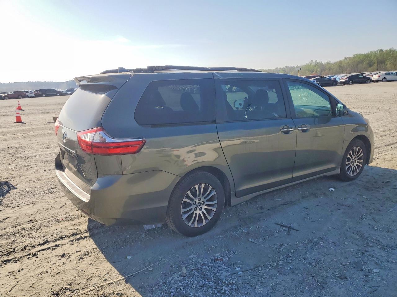 2018 Toyota All models VIN 5TDYZ3DC0JS937525 photo 3
