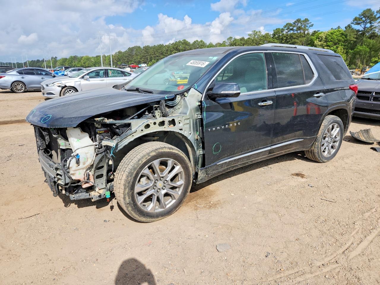 2018 Chev Traverse VIN 1GNEVJKW2JJ245481 photo 1