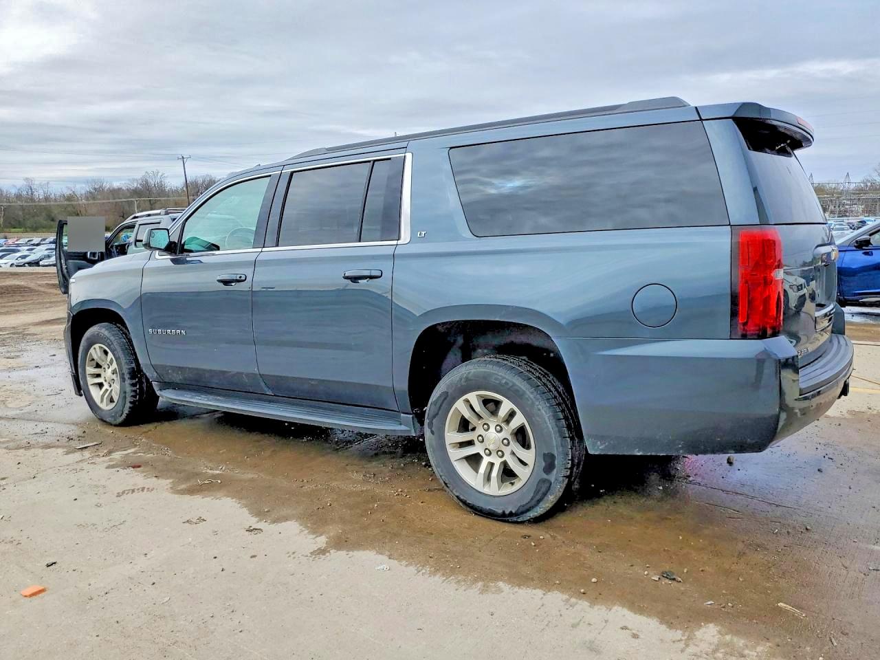 2020 CHEVROLET Suburban VIN 1GNSKHKC6LR102628 photo 2