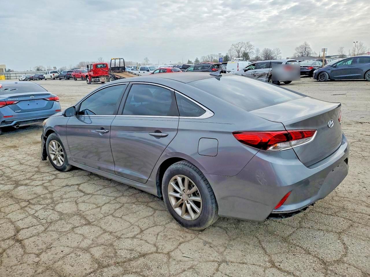 2018 Hyundai Sonata VIN 5NPE24AF0JH675958 photo 2
