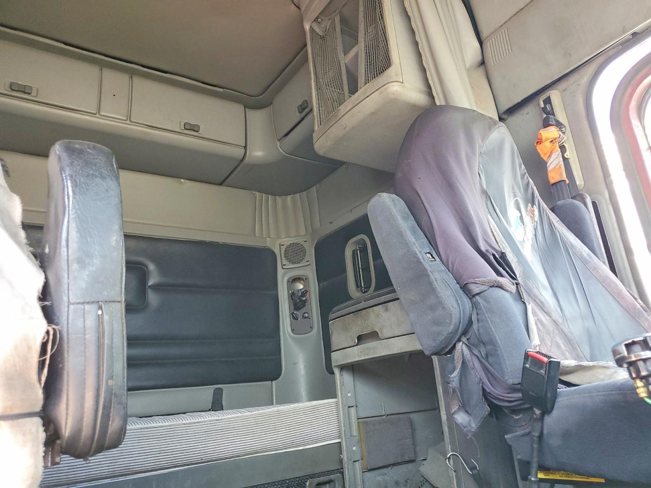 2001 FREIGHTLINER All other VIN 1FUYSWEB31PG01398 photo 6