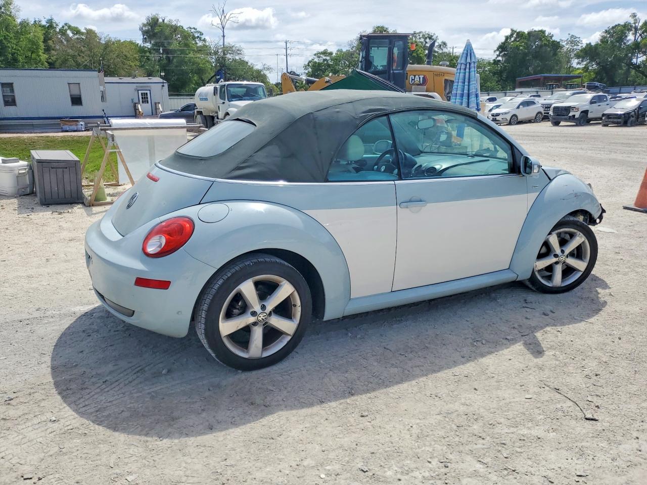 2010 Volkswagen Beetle VIN 3VWRW3AL0AM011110 photo 3
