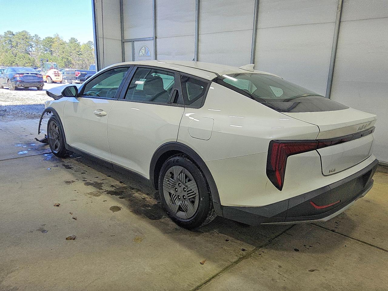 2025 Kia All other VIN 3KPFT4DE8SE156506 photo 2