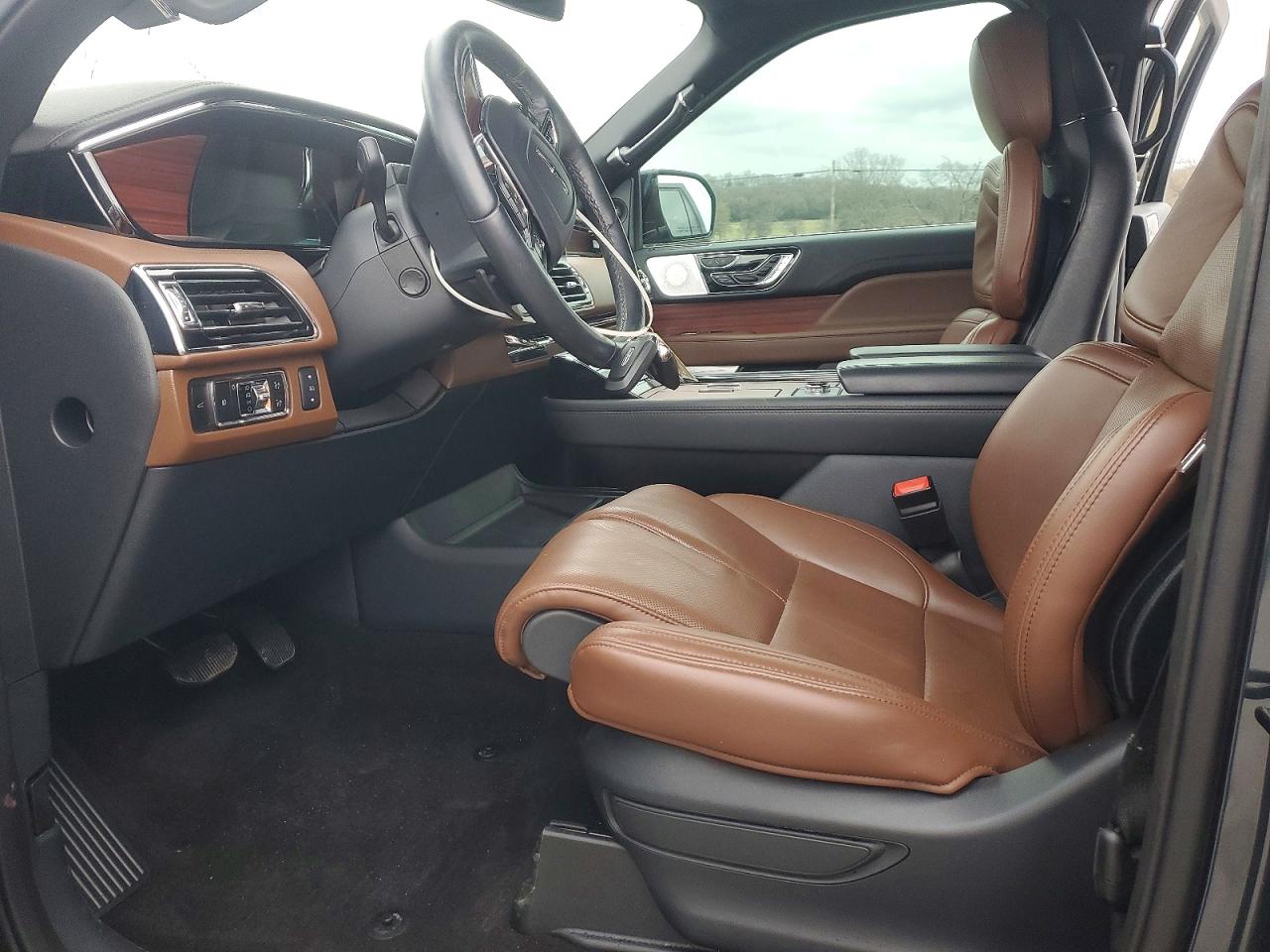 2024 Lincoln Navigator VIN 5LMJJ2LG2REL00329 photo 7