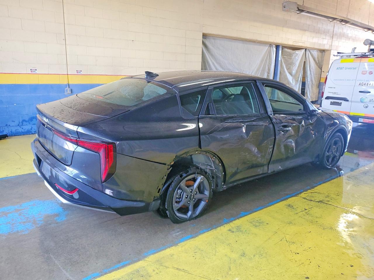 2025 Kia All other VIN 3KPFT4DE8SE229146 photo 3