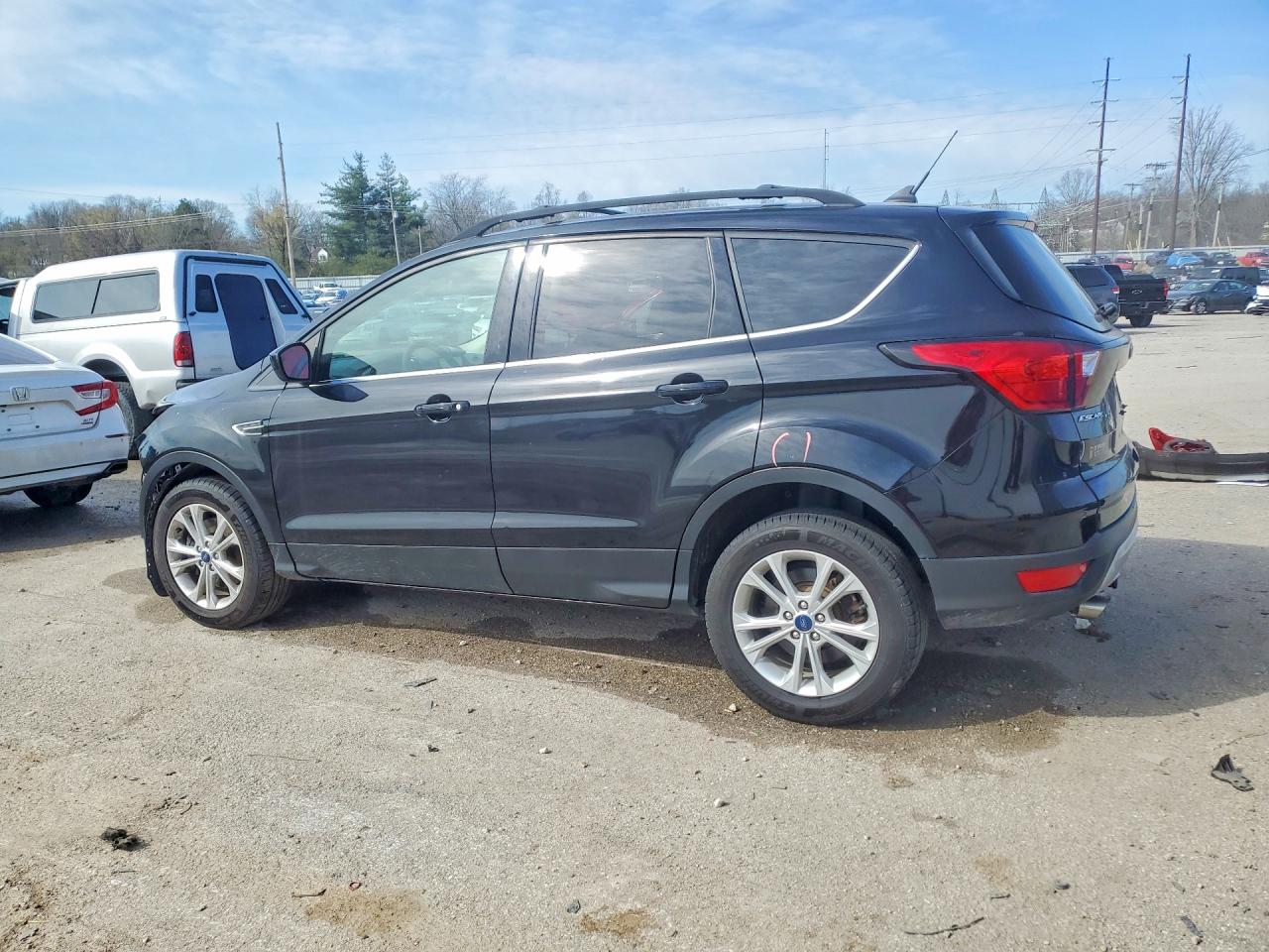 2019 Ford Escape VIN 1FMCU9GD3KUB75980 photo 2