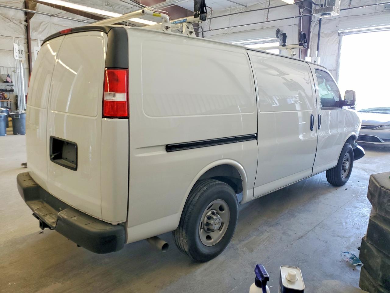 2025 Chevrolet Express VIN 1GCWGAFP6S1189430 photo 3