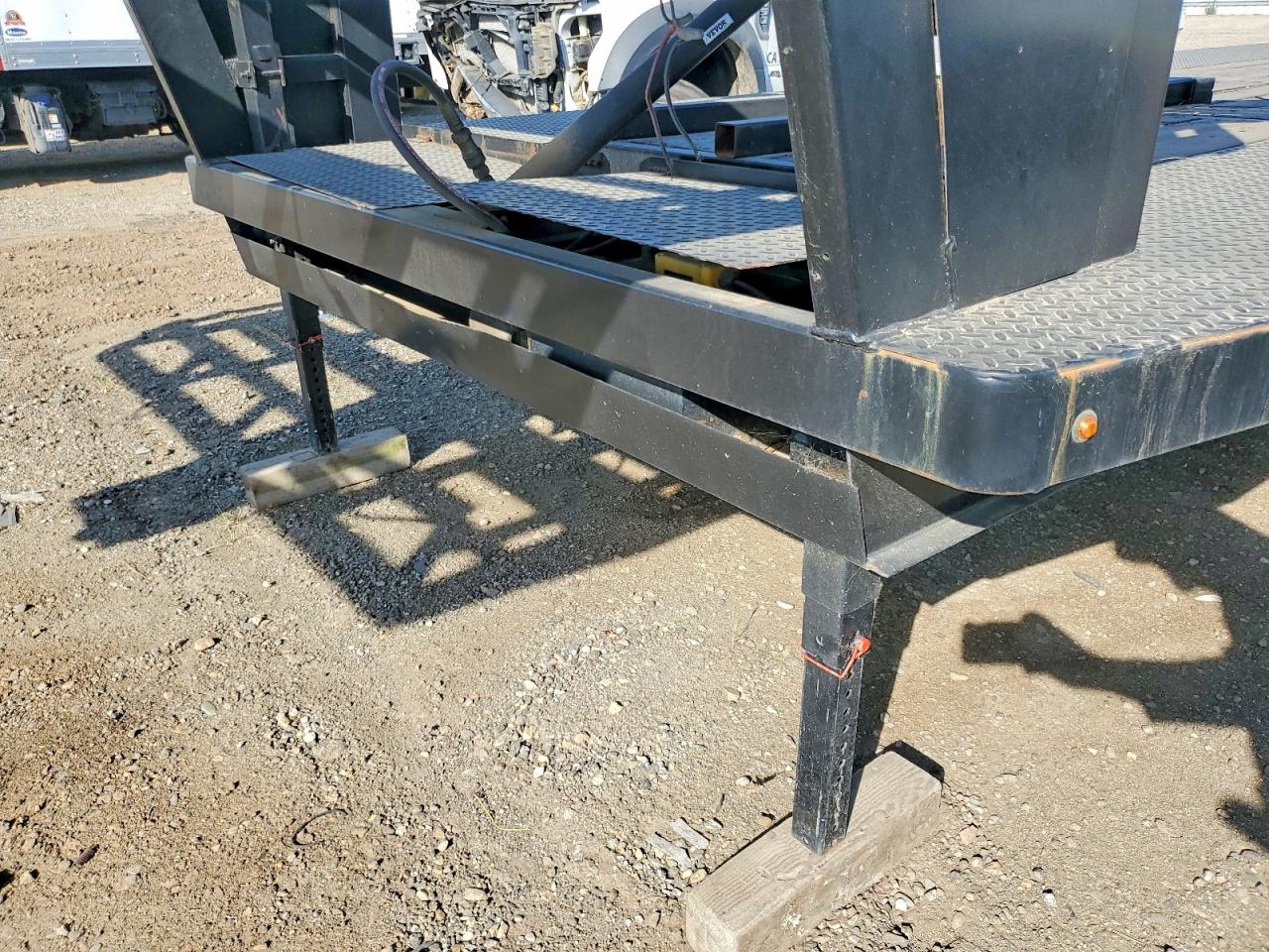 2009 KEYSTONE Trailer VIN 4YDF2932192501807 photo 8