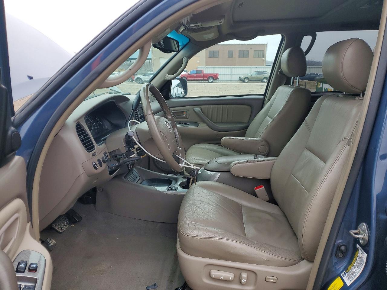 2005 Toyota Sequoia VIN 5TDBT48A25S238327 photo 7