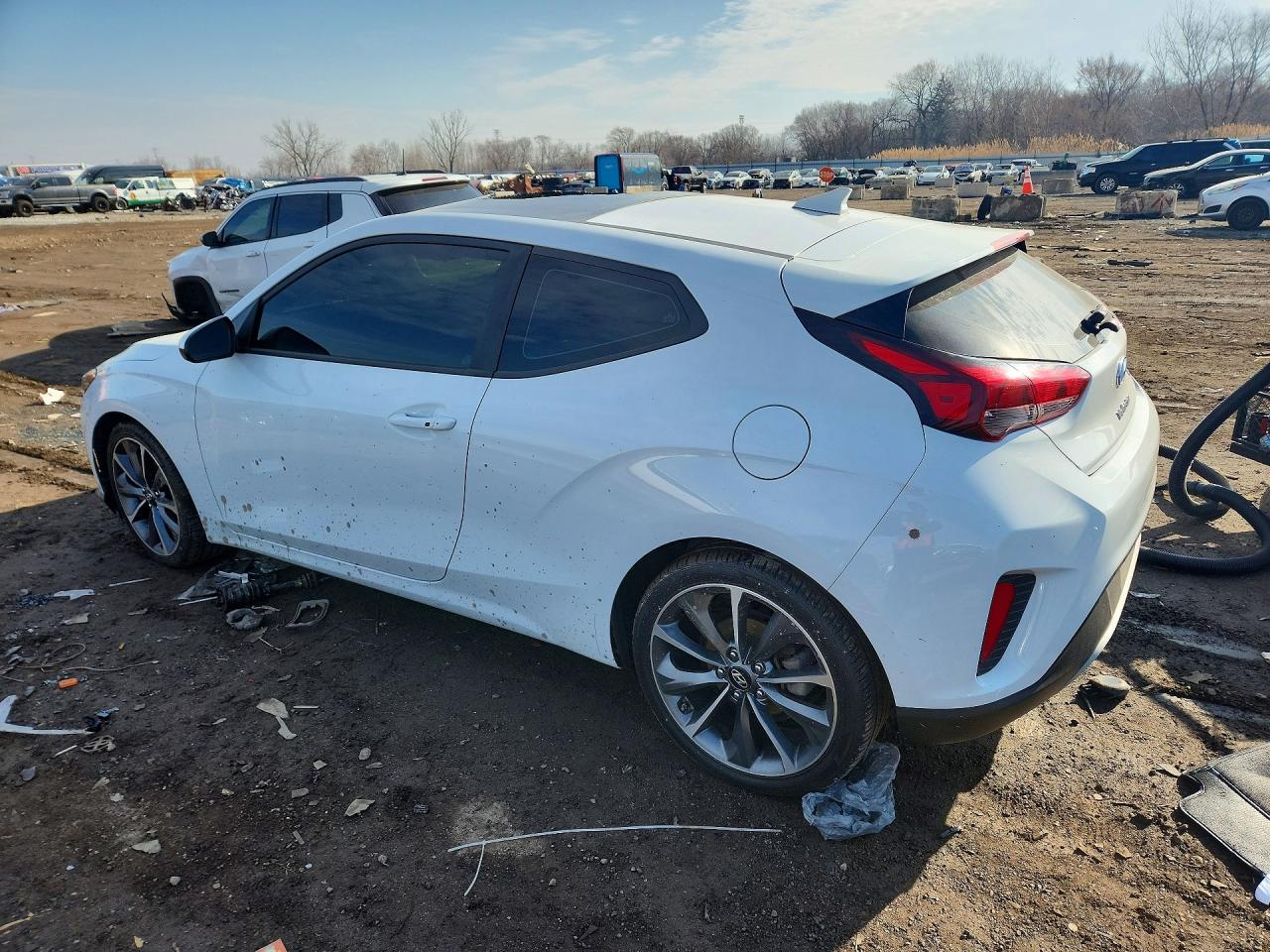 2019 HYUNDAI Veloster VIN KMHTG6AF6KU008545 photo 2
