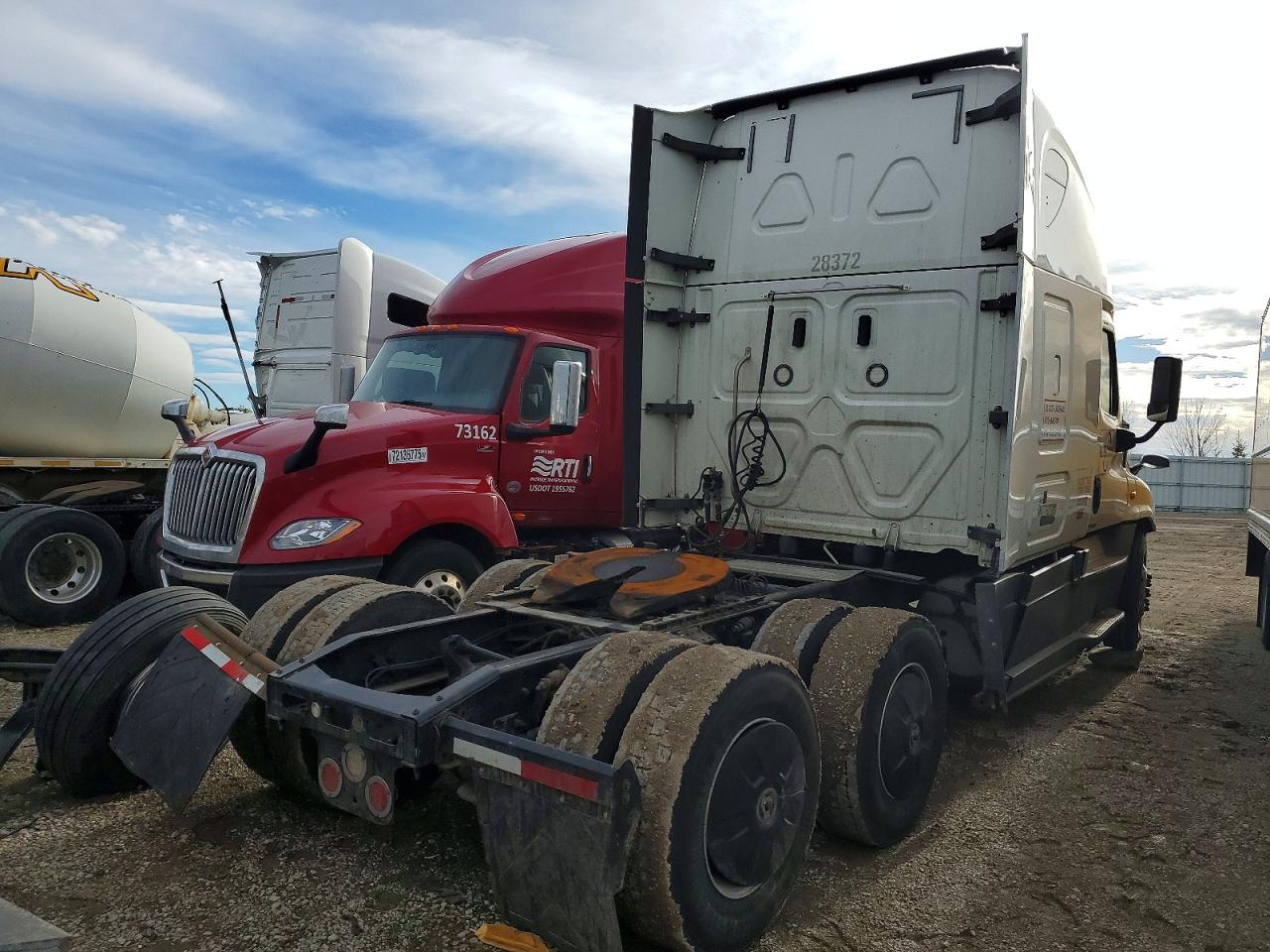 2019 FREIGLINER All other VIN 3AKJGLDR5KSKL6992 photo 4