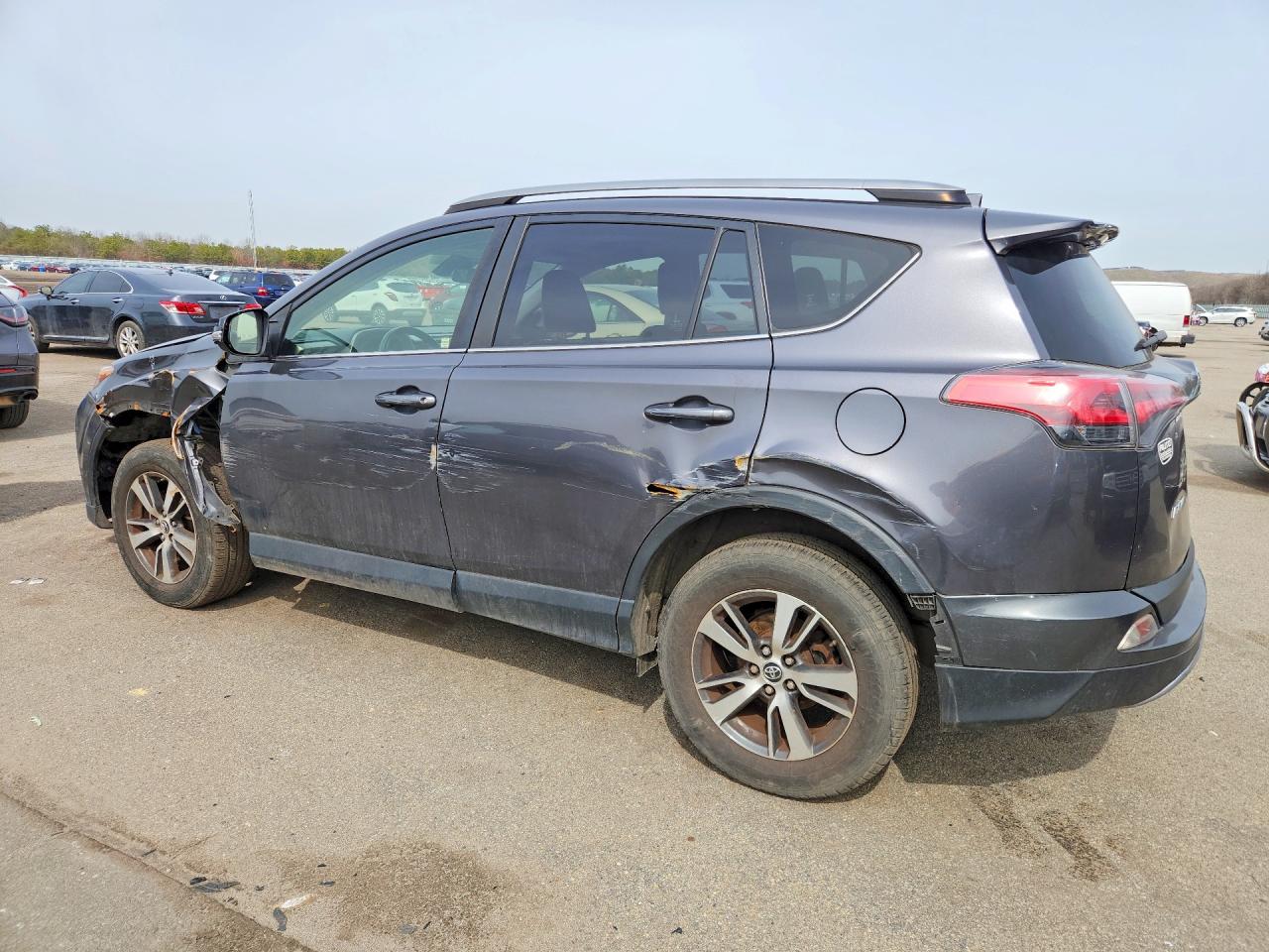 2018 Rav4 VIN JTMRFREV8JJ213305 photo 2