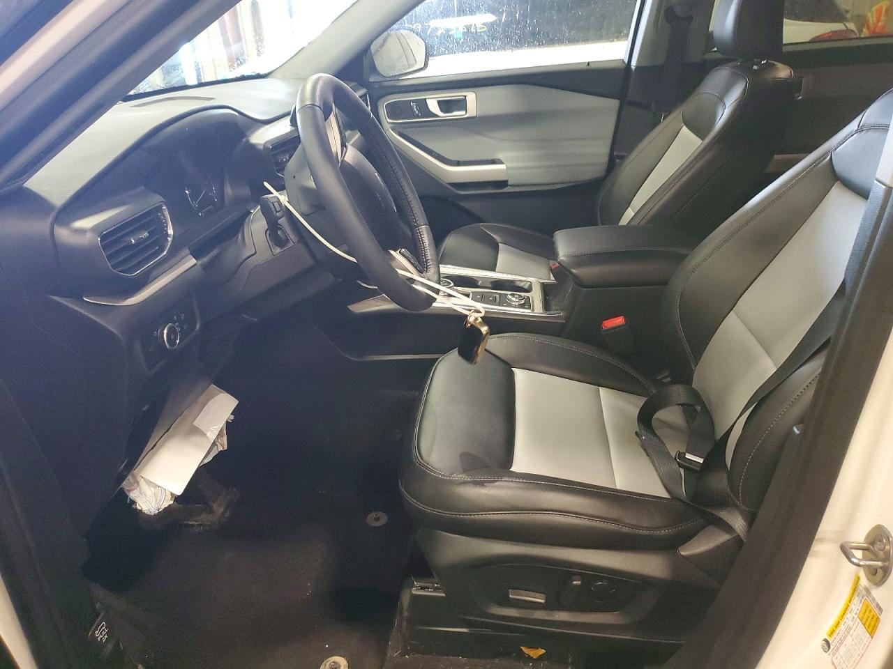 2024 Ford Explorer VIN 1FMSK8DH1RGA15589 photo 7