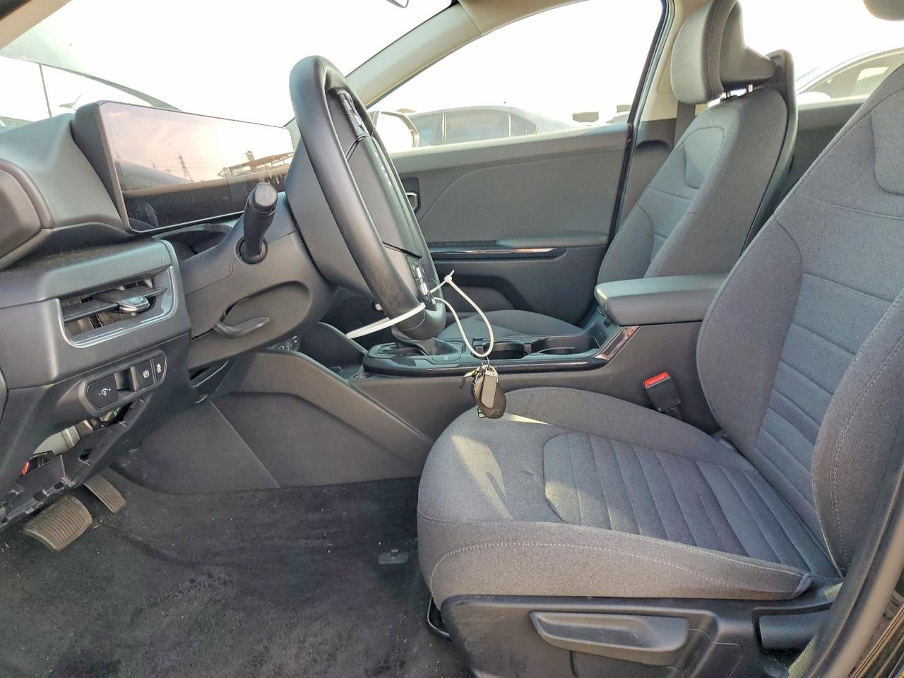 2025 Kia All other VIN 3KPFU4DE0SE033828 photo 7